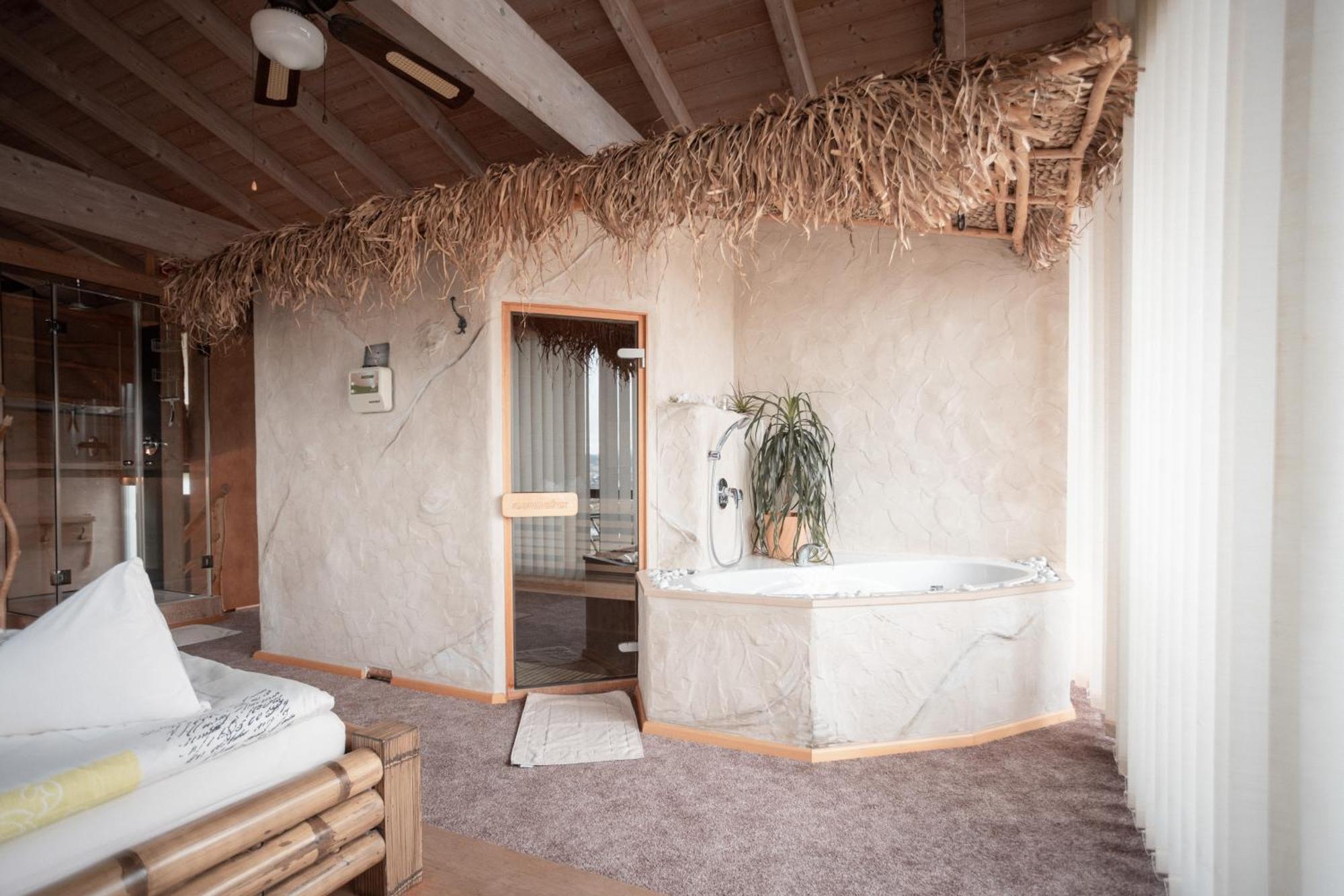 Suedlaendisches Chalet Mit Hauseigener Sauna Viechtach Eksteriør bilde